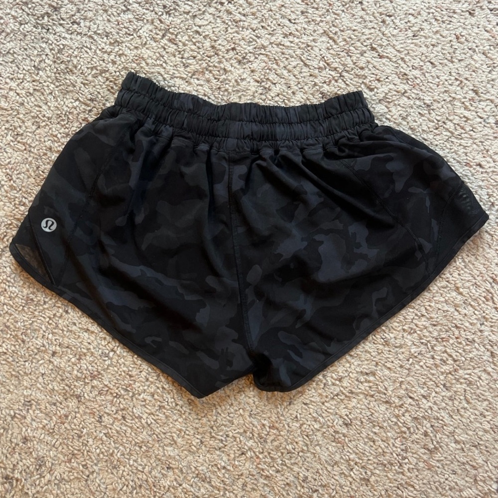 Lululemon Hotty Hot Shorts - Black Camo